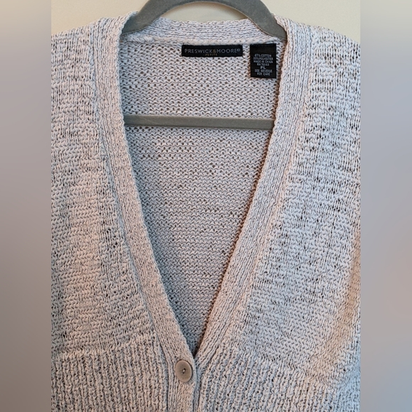 Vintage 2000's, Single button Cardigan, Long sleeve, Loose weave, Lt Grey - Picture 3 of 4